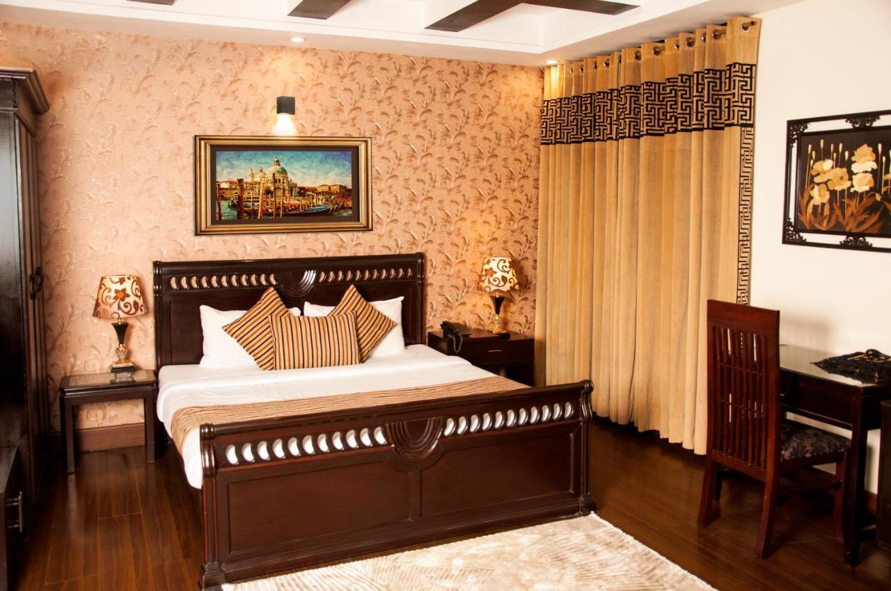 Royal Elegance Hotel Lahore Exterior photo
