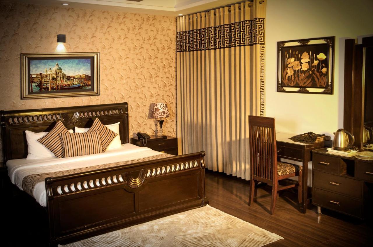 Royal Elegance Hotel Lahore Exterior photo