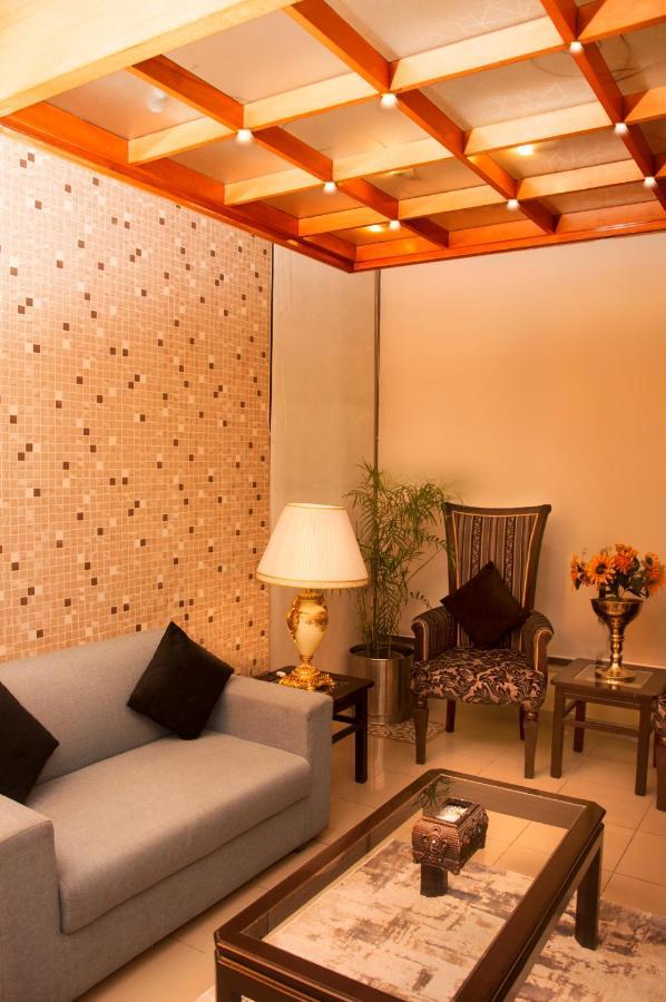 Royal Elegance Hotel Lahore Exterior photo